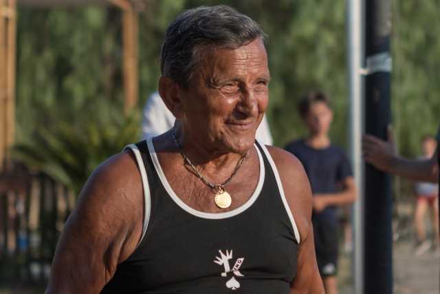 Bari, il campione Pinuccio Colaianni: a 80 anni in palestra per insegnare la lotta ai ragazzi